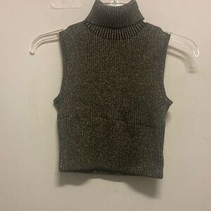 CABLE & GAUGE/Crop top Sleeveless Turtleneck Sweater - Black and gold